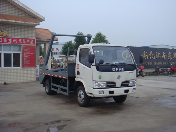 東風(fēng)小霸王擺臂式垃圾車(chē)價(jià)格--垃圾車(chē)廠家