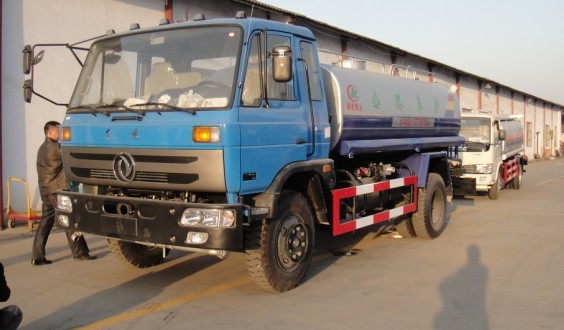 園林綠化灑水車|灑水車作業(yè)|灑水車生產(chǎn)廠家|灑水車圖片大全|