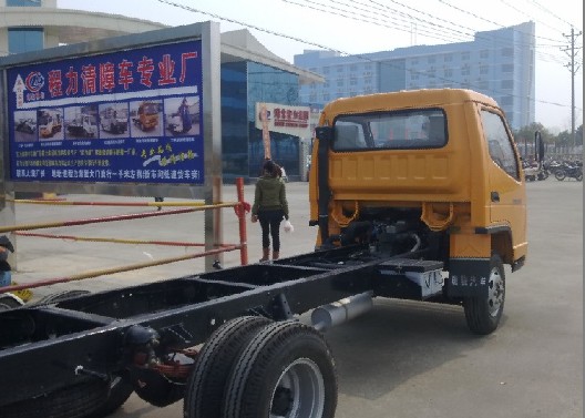 東風(fēng)多利卡隨車吊3.2噸  東風(fēng)145隨車吊5噸哪里有賣