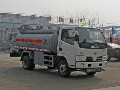 東風小霸王油罐車