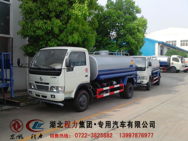 欽州抗旱灑水車  欽州抗旱運(yùn)水車 5噸抗旱灑水車 加油車 東風(fēng)灑水