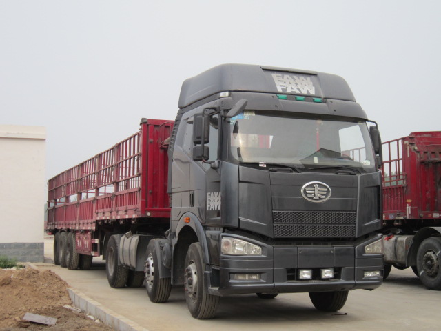 二手東風天龍雙驅牽引車，