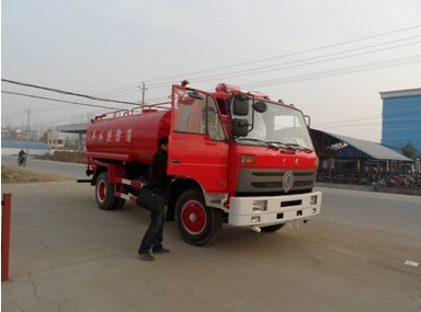 東風(fēng)153型消防灑水車  廠家直銷  價(jià)格最低····