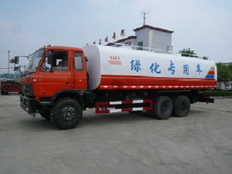 哪的灑水車最好，湖北隨州最好的東風(fēng)后雙橋灑水車，210馬力的灑水車