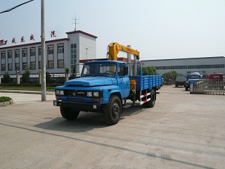 東風(fēng)3.2噸隨車吊。4噸隨車吊，東風(fēng)尖頭140隨車吊，徐工吊機(jī)價(jià)格