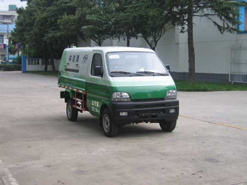 東風(fēng)小型密封式垃圾車(chē)多少錢(qián)--垃圾車(chē)廠家--垃圾車(chē)價(jià)格