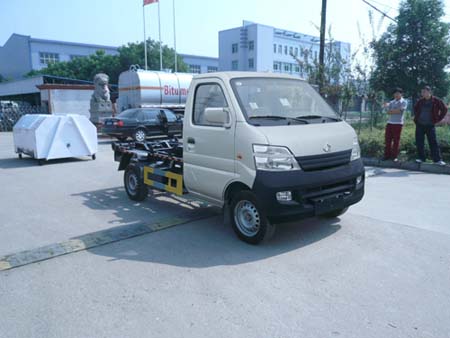 供應(yīng)小型鉤臂式垃圾車在哪兒生產(chǎn)，鉤臂式垃圾車的功能，鉤臂式垃圾車價