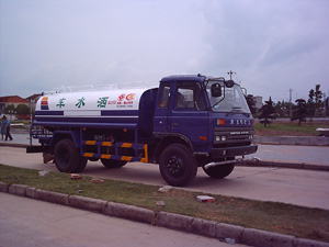 河北秦皇島東風(fēng)綠化灑水車 東風(fēng)小霸王灑水車 前四后八灑水車