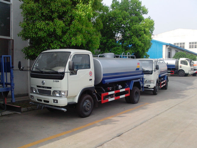 張家口東風(fēng)灑水車廠家 太原灑水車廠家直銷 綠化灑水車報(bào)價(jià)