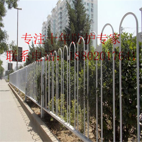 陵水交通護(hù)欄供應(yīng) 儋州道路隔離欄批發(fā) 海南公路分隔欄價格