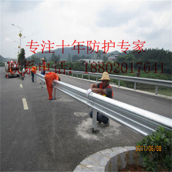 韶關(guān)國(guó)道波形護(hù)欄批發(fā) 中山道路防撞欄供應(yīng) 廣州三波護(hù)欄熱銷