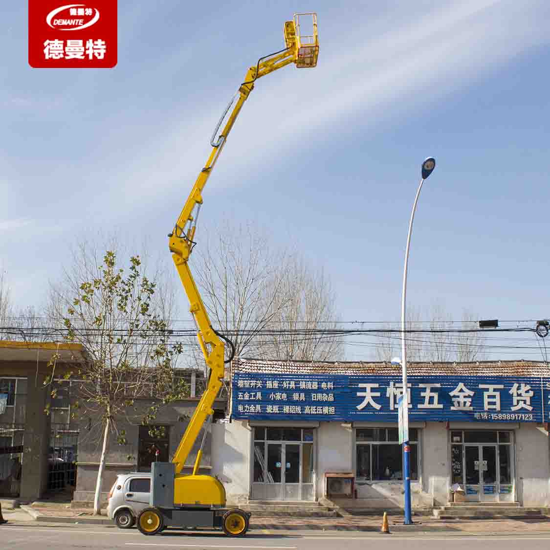 上海廠家定做自行式高空作業(yè)車維修路燈專用升降平臺(tái)曲臂升降機(jī)