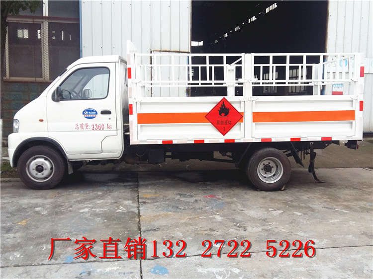 型平板式防爆車_1噸東風(fēng)器材運(yùn)輸車