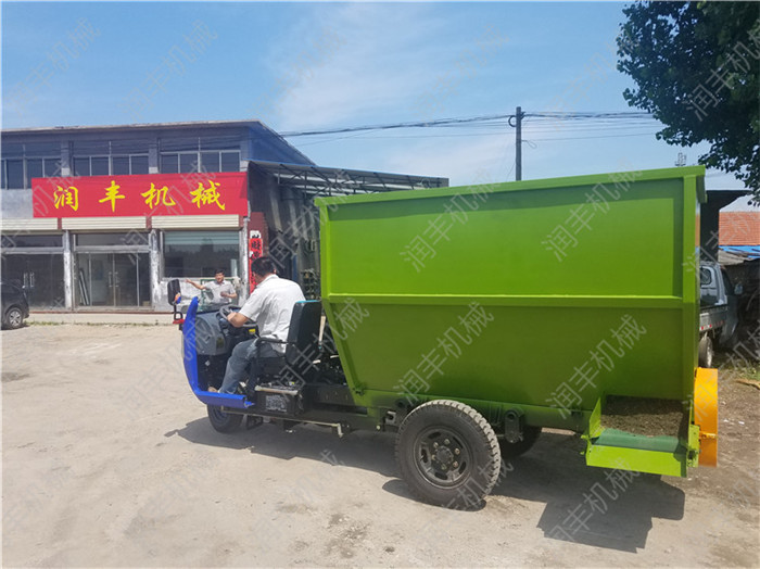 潤豐飼料撒料車 三輪飼料撒料車報價