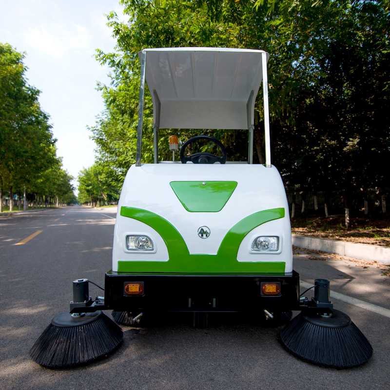 北京小林牌電動掃地車XLS-1750工廠工地清掃粉塵不揚(yáng)塵