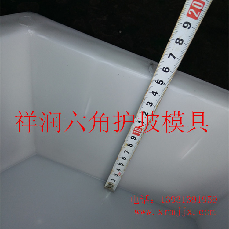 祥潤模具機(jī)械廠生產(chǎn)護(hù)坡模具