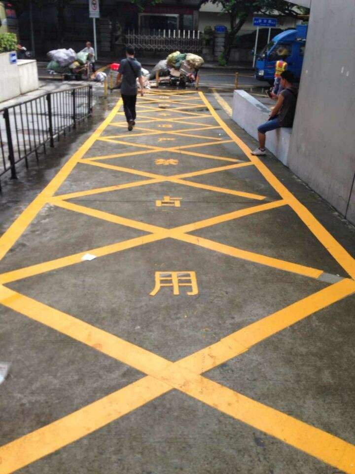 寶安馬路邊車位劃線  寶安停車場(chǎng)劃線施工專業(yè)廠家設(shè)計(jì)