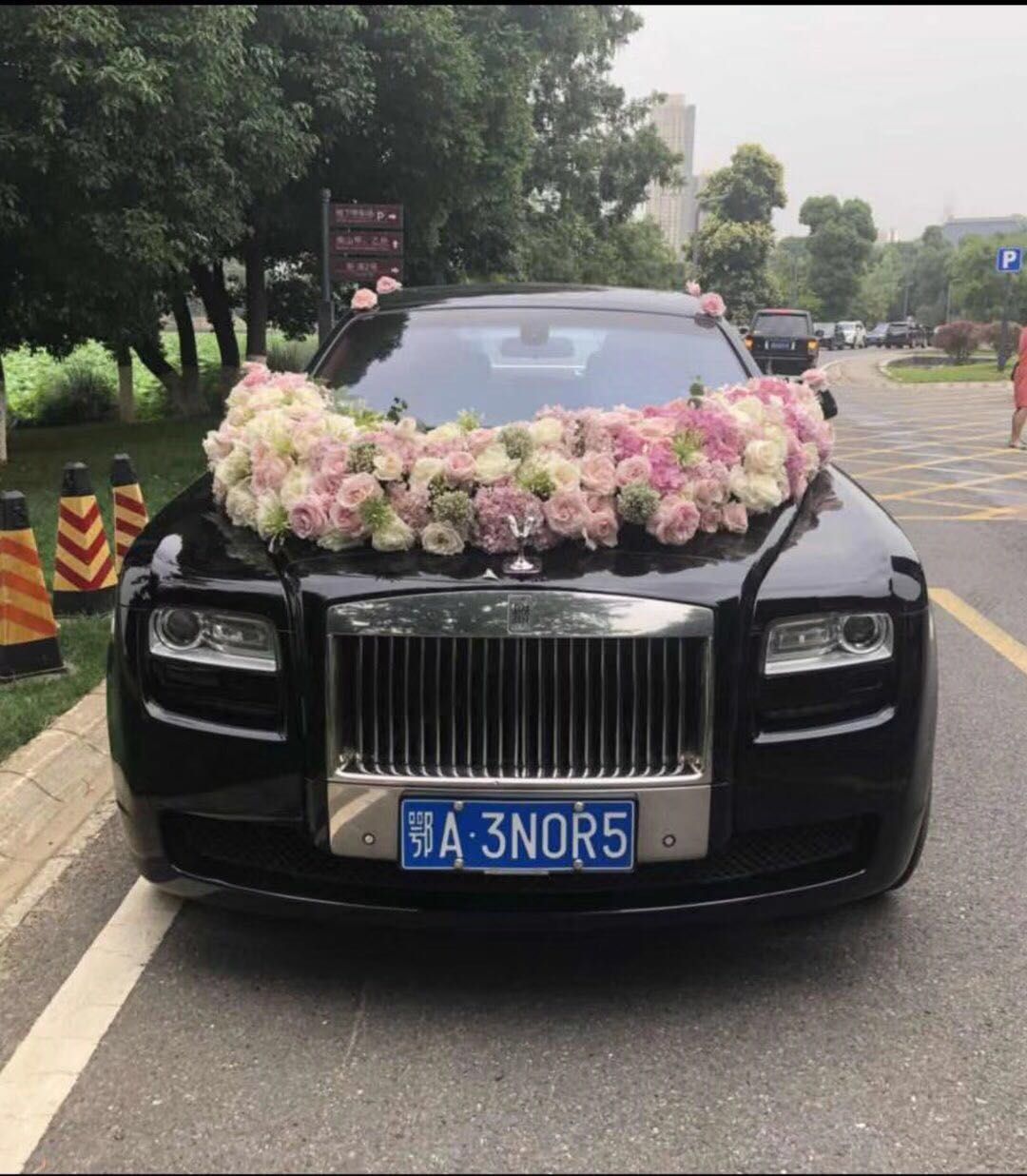 婚禮租車完美婚禮需要一隊美麗的婚車大唐朝租車為你服務(wù)