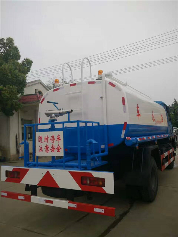 15立方灑水車6缸機(jī)灑水車