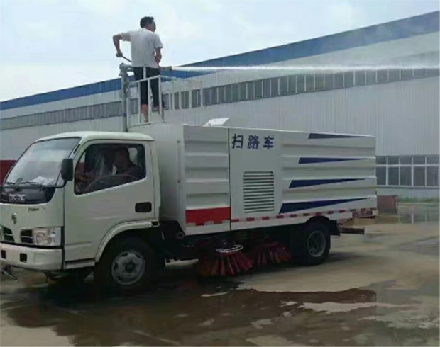 云南東風(fēng)小型掃路車道路清掃車操作簡單包送車包教學(xué)