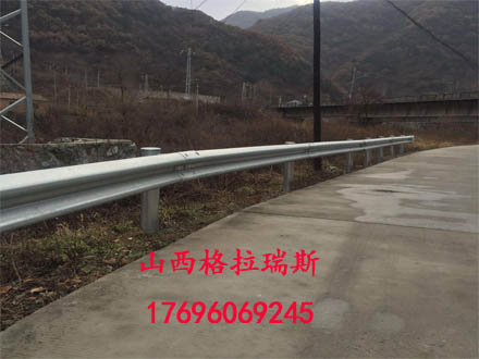 山西波形護(hù)欄廠家 供應(yīng)太原晉中公路防撞護(hù)欄 鍍鋅護(hù)欄板