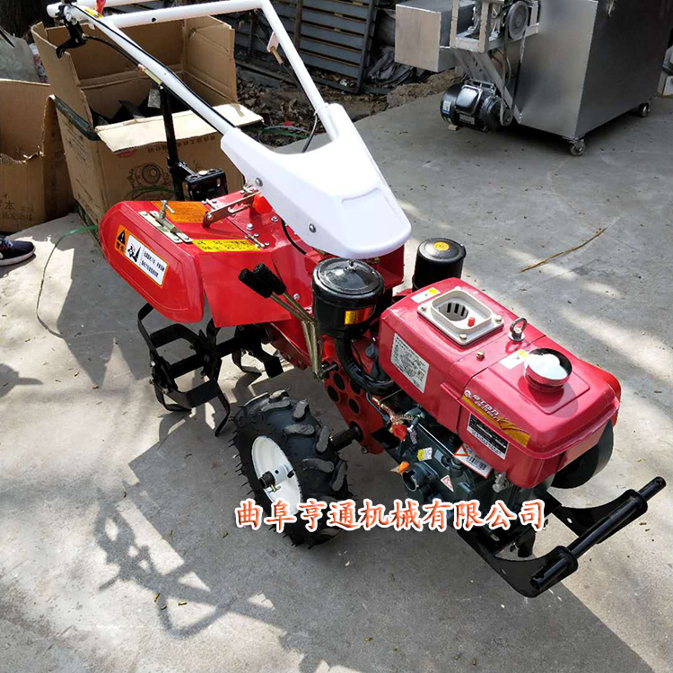 四驅(qū)手扶式微耕機(jī) 小型自走式多功能園林微耕機(jī) 新型農(nóng)業(yè)機(jī)械微耕機(jī)