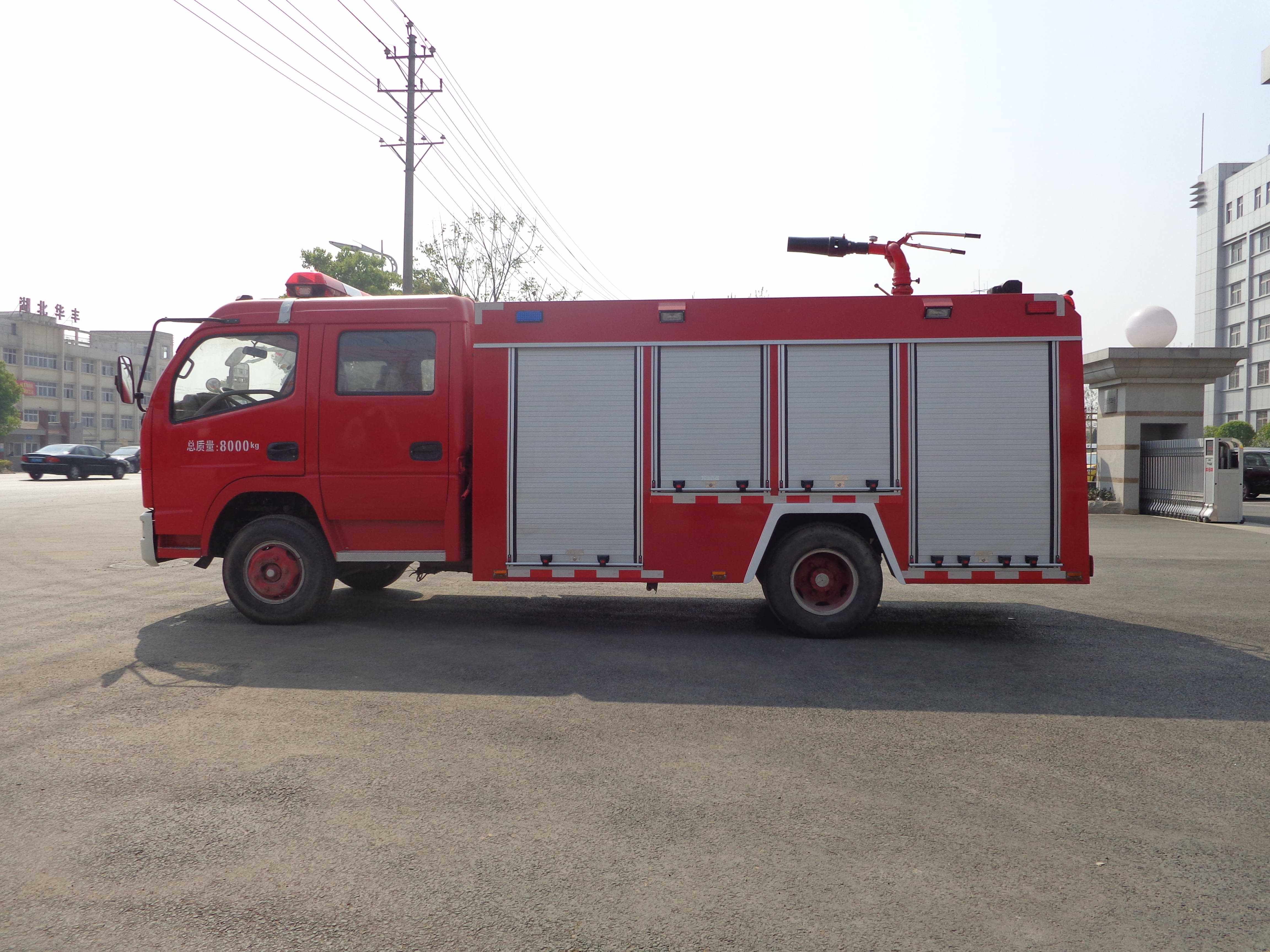 出售小型二手消防車 水罐消防車 包運(yùn)輸