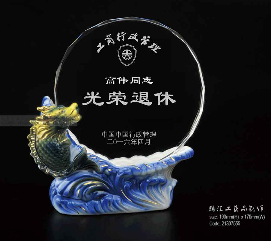 河南鄭州司法局職工退休紀(jì)念品，老員工榮休水晶禮品，退休禮物定制工廠