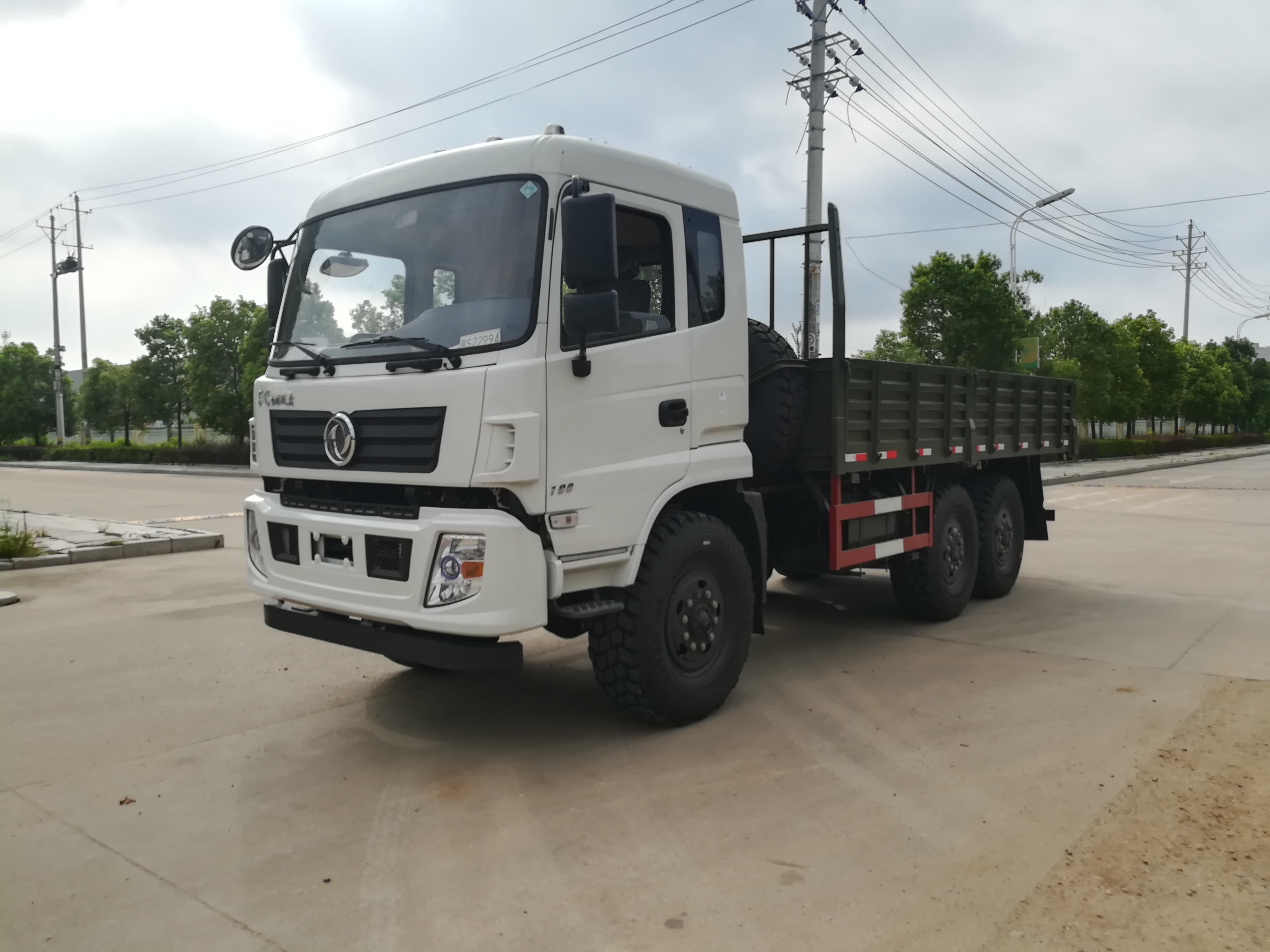 東風(fēng)6驅(qū)卡車、六驅(qū)越野載貨車、東風(fēng)越野沙漠車直銷