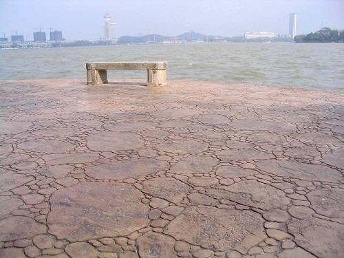 供應(yīng)賀州市藝術(shù)壓花地坪材料批發(fā)價