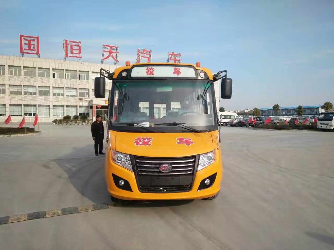 榆林19座小學(xué)生校車報(bào)價(jià)19座小學(xué)生校車配置19座校車多少錢一輛？