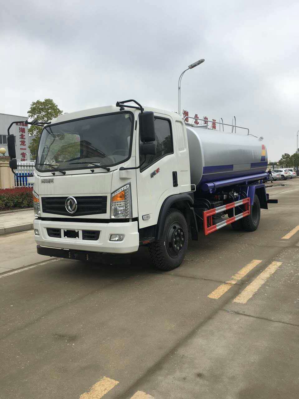 中山市2-3噸小灑水車車展信息