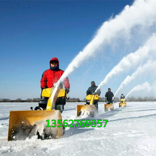 一直備受寵愛(ài)滾刷式掃雪機(jī)多功能除雪車(chē)