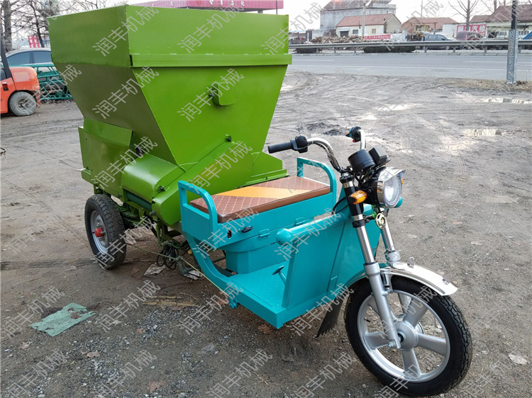 飼料撒料車 電動撒料機