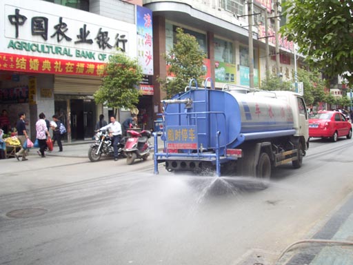 東風(fēng)8噸灑水車 10噸灑水車多少價(jià)格、12噸運(yùn)水車價(jià)格