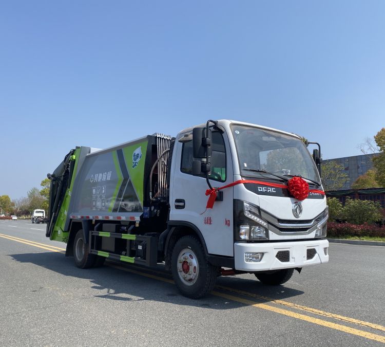 東風(fēng)6方多利卡掛桶壓縮垃圾車小型生活垃圾小區(qū)街道學(xué)校收集車