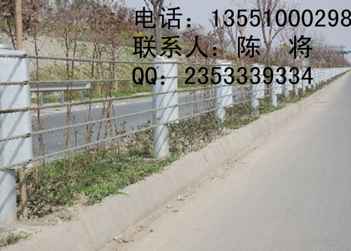 4米間距波形護(hù)欄板安裝2米間距波形護(hù)欄價(jià)格