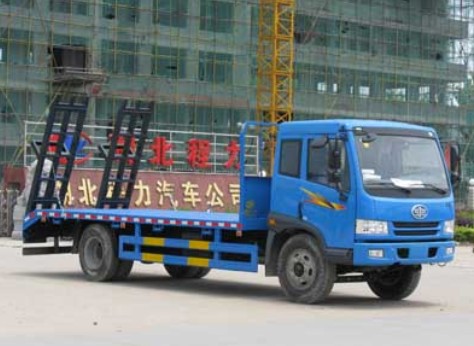 岳陽(yáng)解放單橋平板運(yùn)輸車價(jià)格/廠家直銷平板運(yùn)輸車