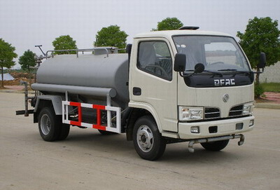 東風各個型號的灑水車，9噸單橋運水車，15噸后雙橋飲用水運輸車參數(shù)