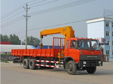 東風(fēng)后八輪隨車起重運(yùn)輸車