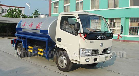 東風(fēng)小霸王消防灑水車(chē)