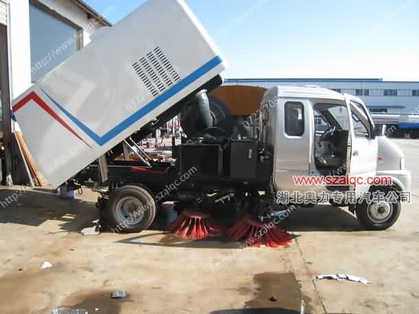 東風(fēng)小型汽油掃路車|國4標準掃路車廠家|小型汽油道路清掃車圖片