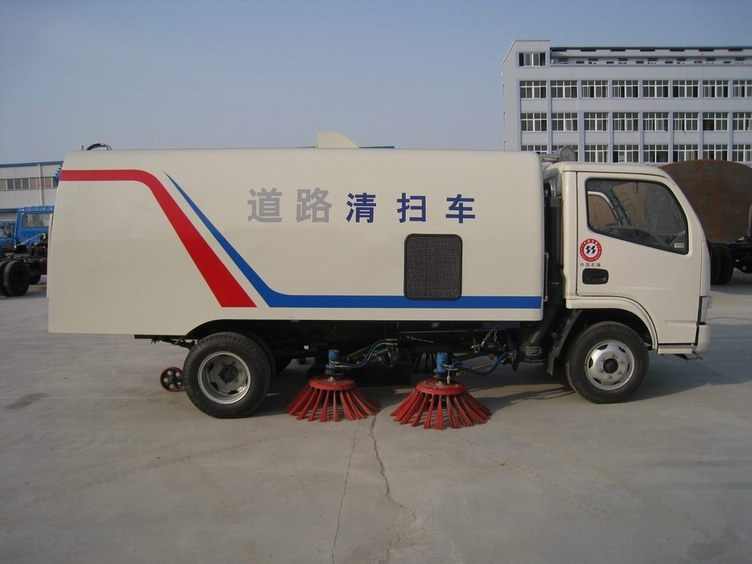 馬路吸掃車/灑水吸掃車/垃圾吸掃車/吸掃車生產(chǎn)廠家