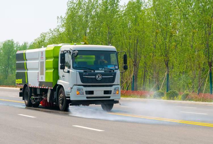 國六東風天錦洗掃車 清潔效率高 配康明斯170馬力副發(fā)