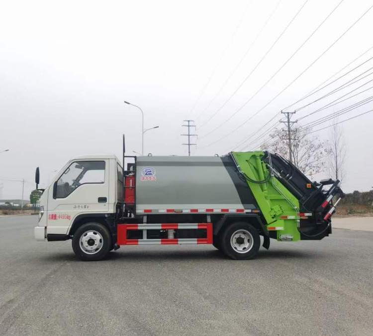 上藍牌的壓縮垃圾車 后桂桶式 密封性好 福田小卡垃圾轉運車