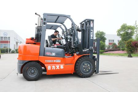 6折誠轉(zhuǎn)2011年新車3噸4噸叉車價格便宜經(jīng)銷商報價地址電話