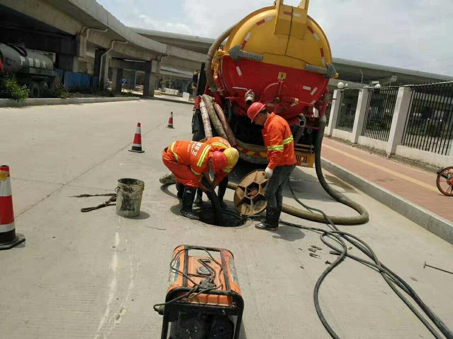 南京江寧區(qū)竹山路管道疏通清洗 清理管道淤泥垃圾水泥結(jié)石