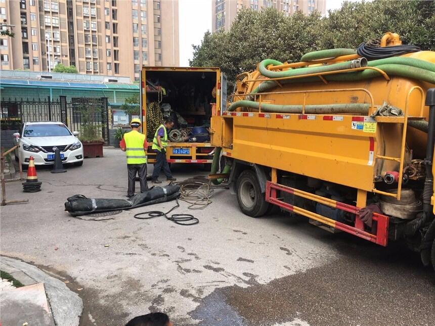 永嘉西岙大岙附近管道疏通清理污水池