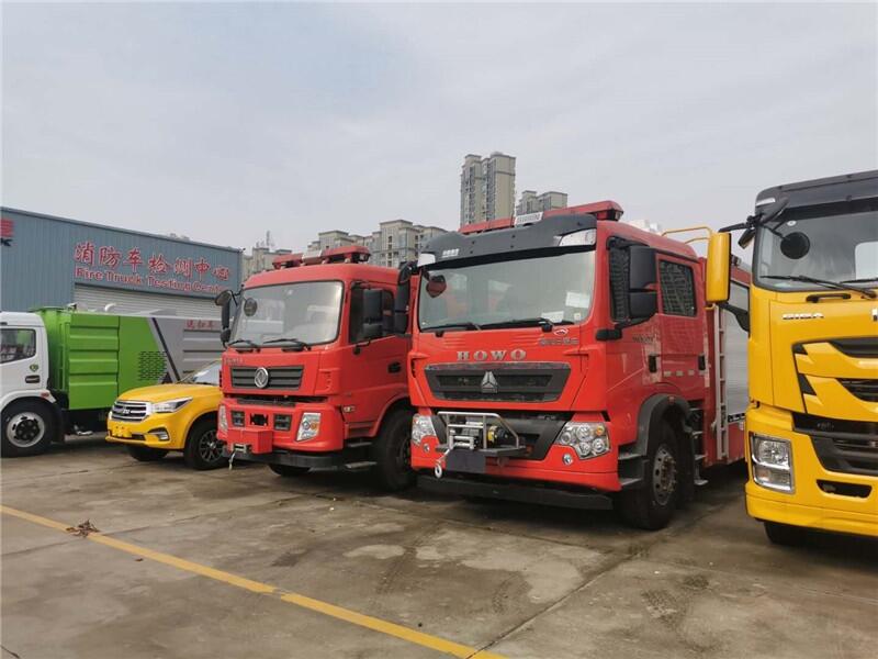 豪沃大型消防車多少錢，20噸消防車哪里賣