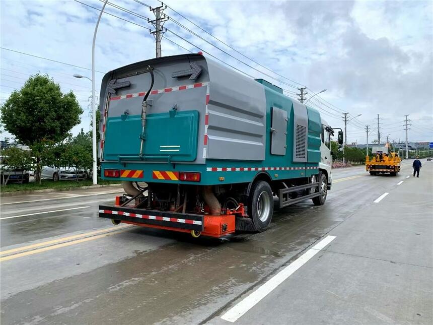 成都市國六吸塵車哪里賣，四川地區(qū)東風(fēng)吸塵車銷售價格